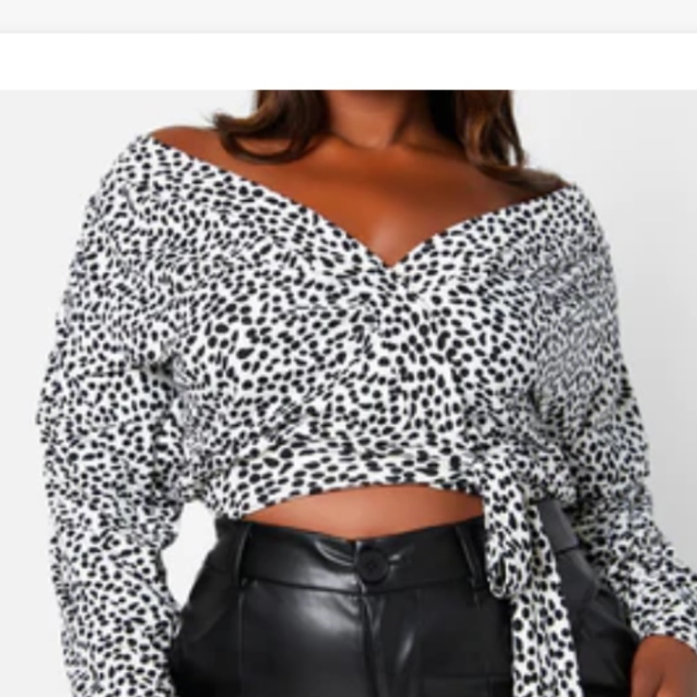 Rebdolls off shoulder leopard crop